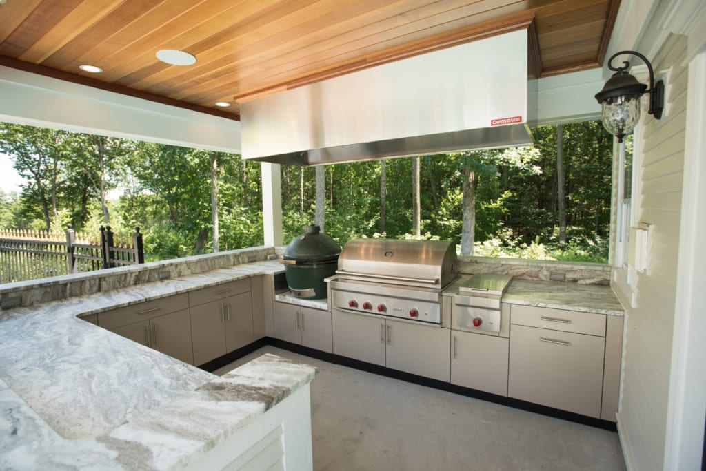 Outdoor Kitchen with Big Green Egg